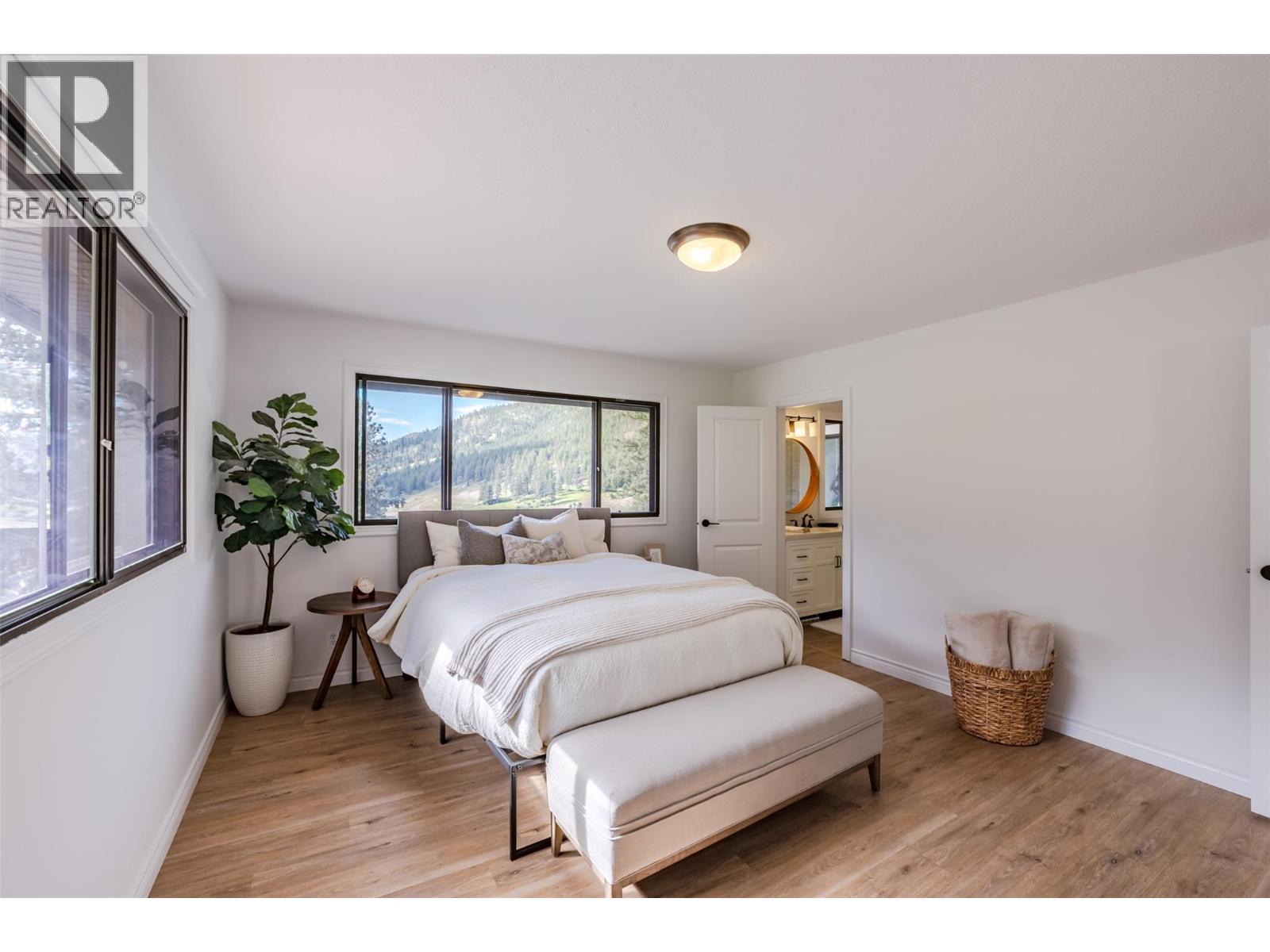 21815 Garnet Valley Road, Summerland