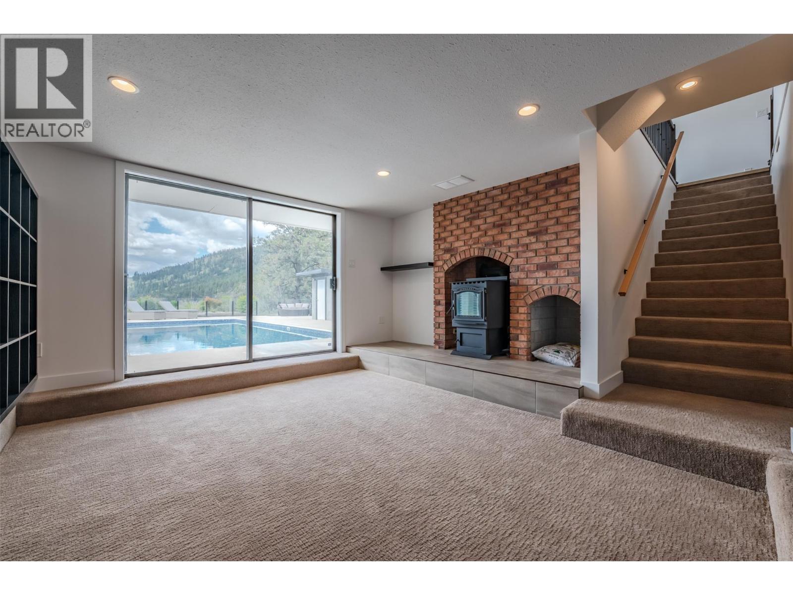 21815 Garnet Valley Road, Summerland