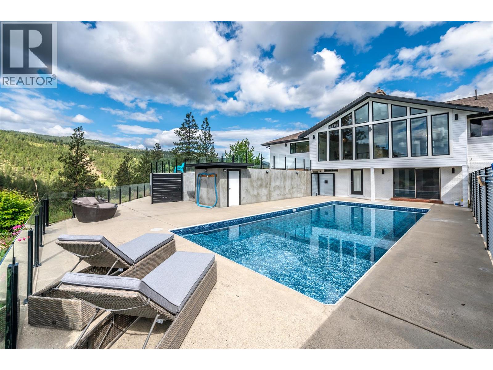 21815 Garnet Valley Road, Summerland