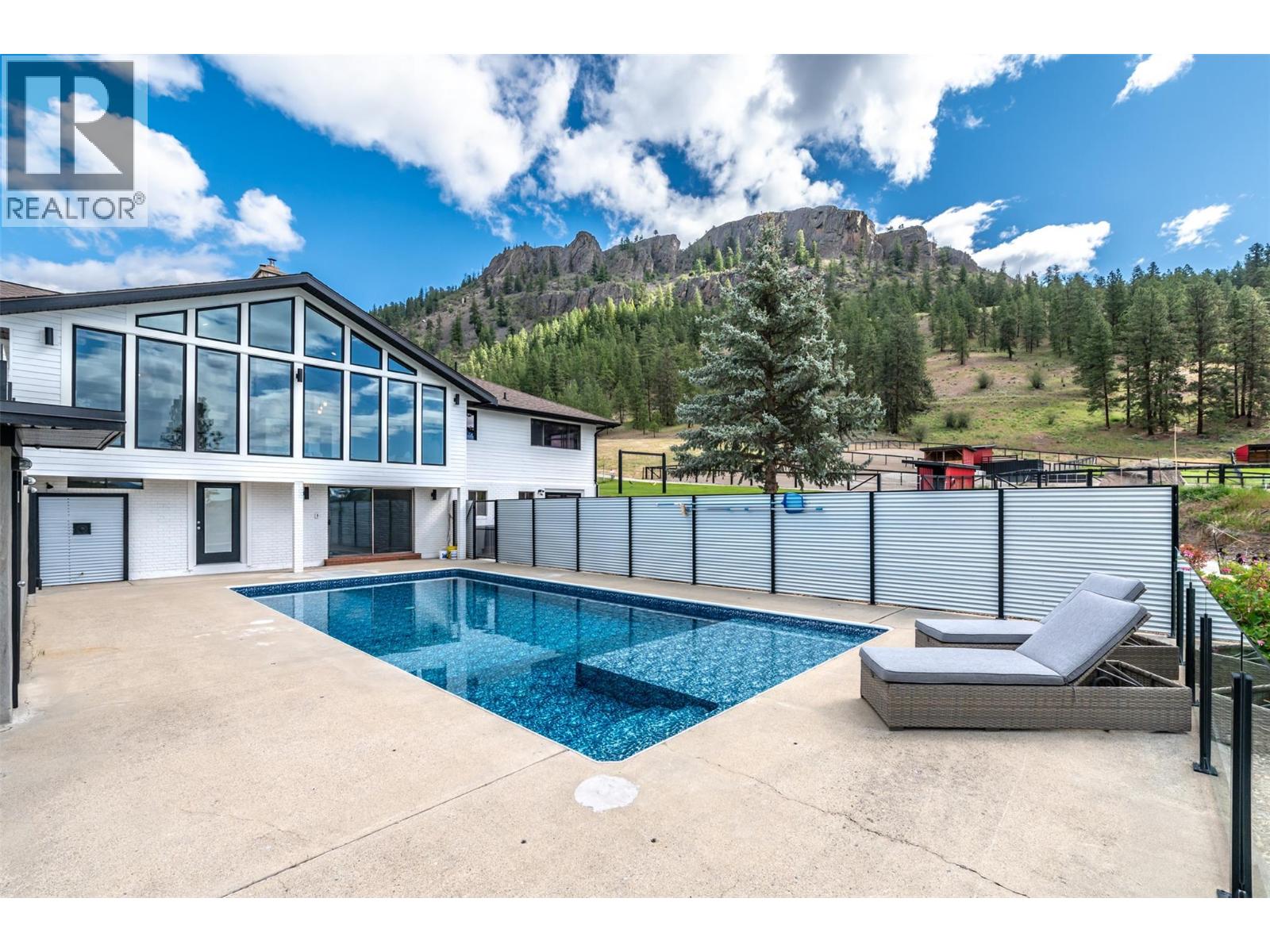 21815 Garnet Valley Road, Summerland