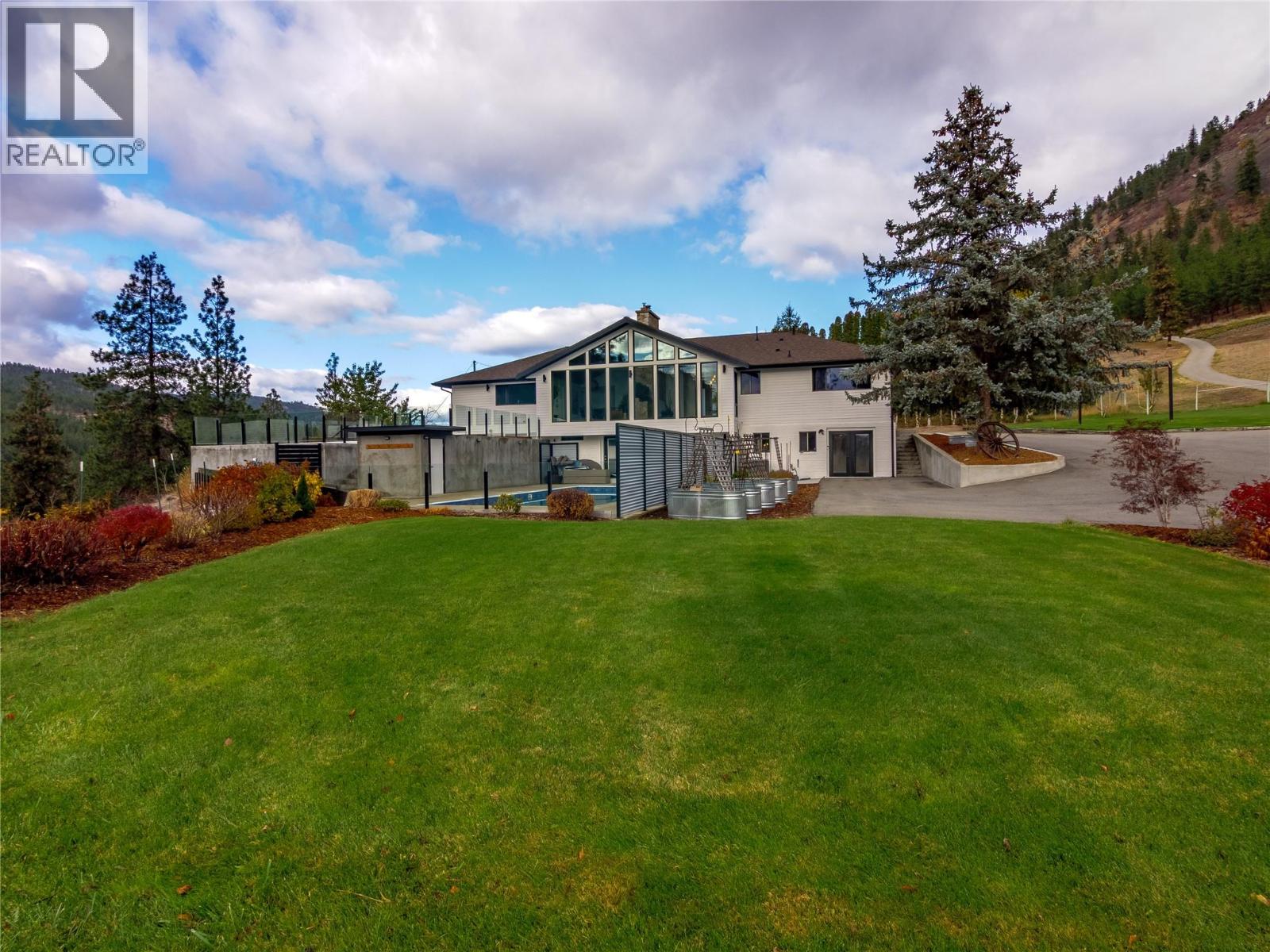 21815 Garnet Valley Road, Summerland