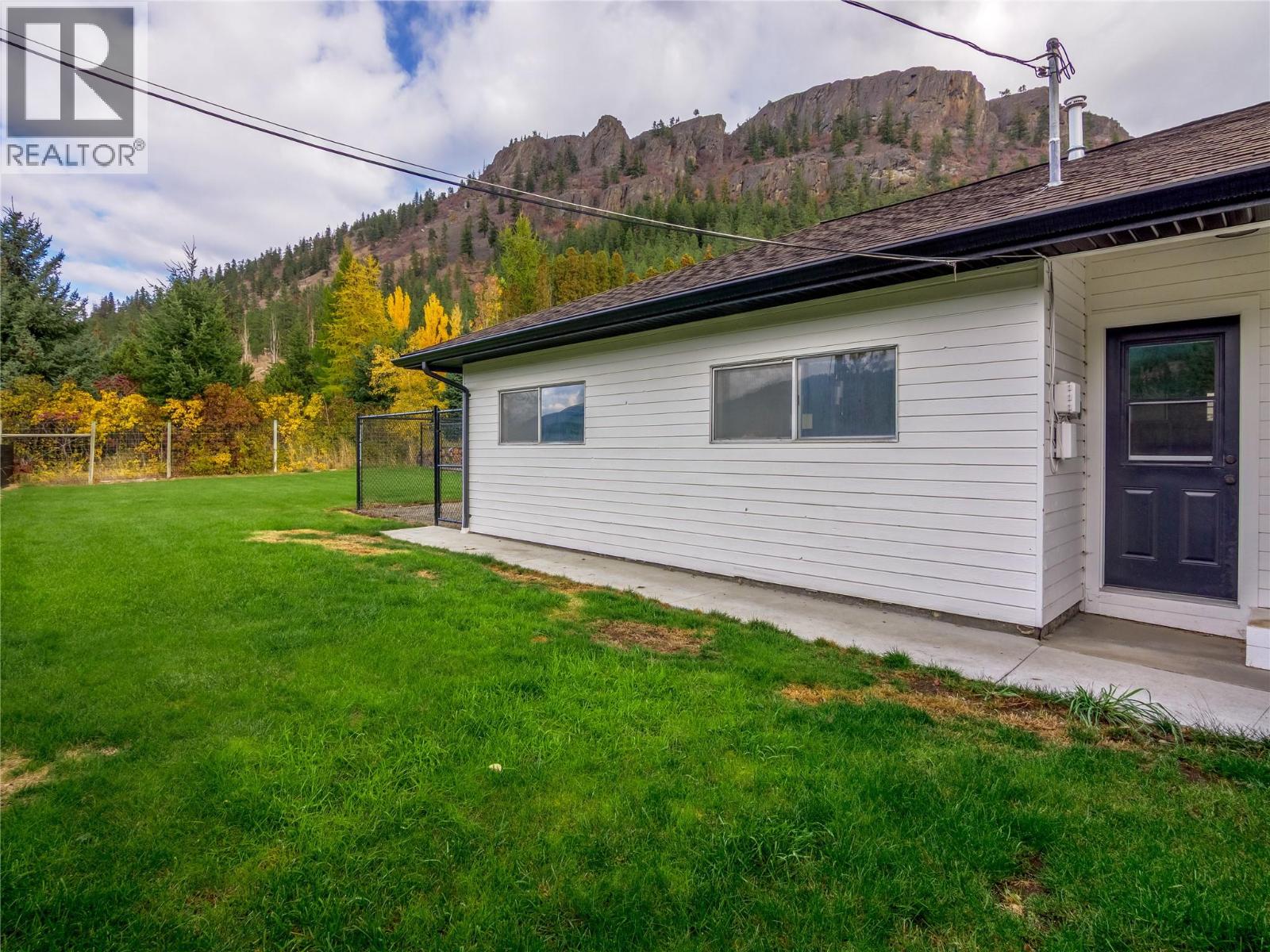 21815 Garnet Valley Road, Summerland