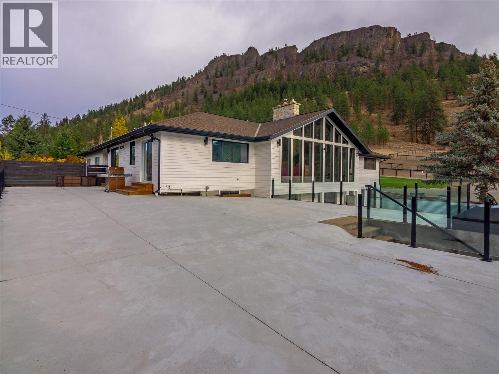 21815 Garnet Valley Road, Summerland
