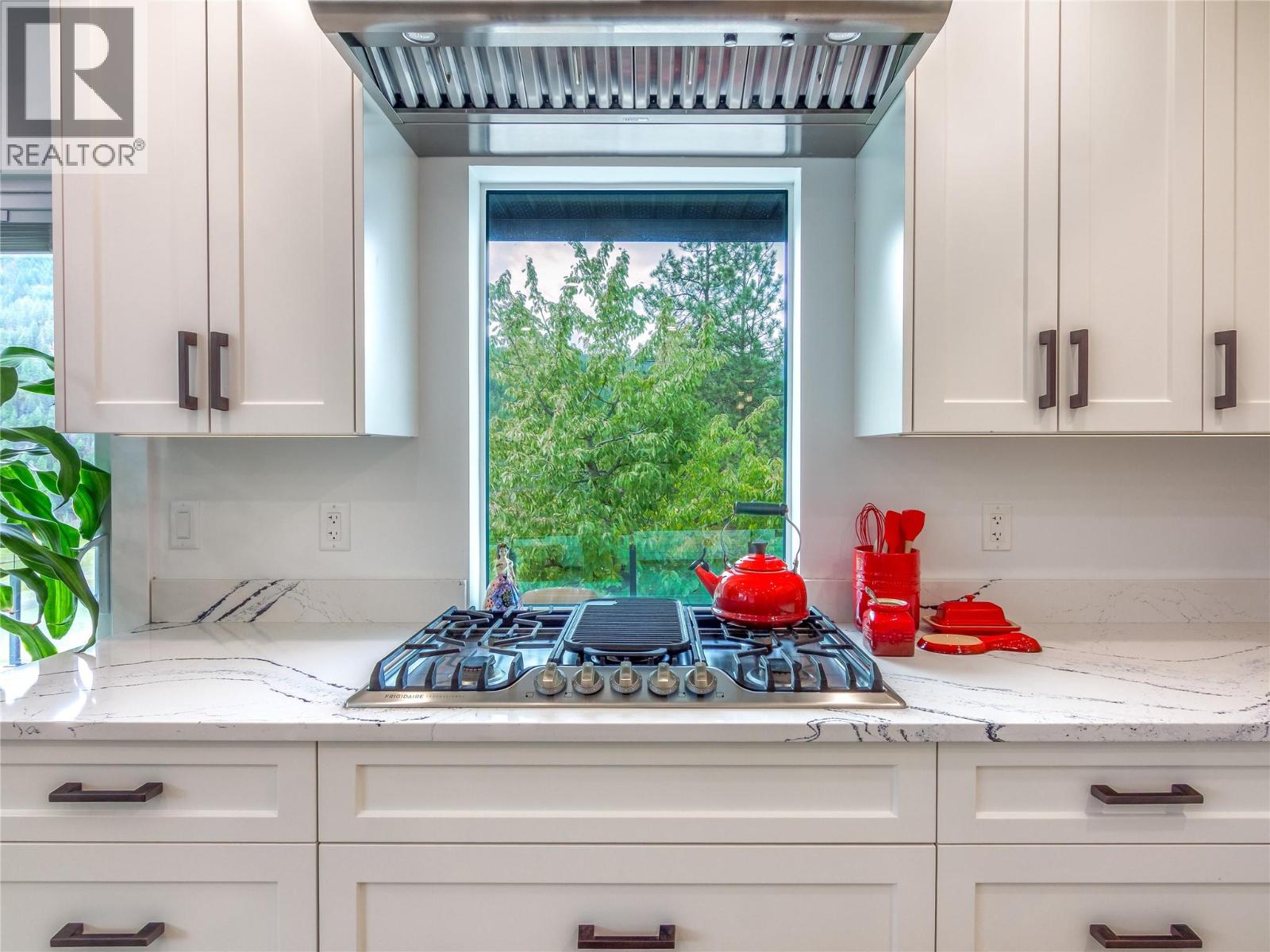 21815 Garnet Valley Road, Summerland