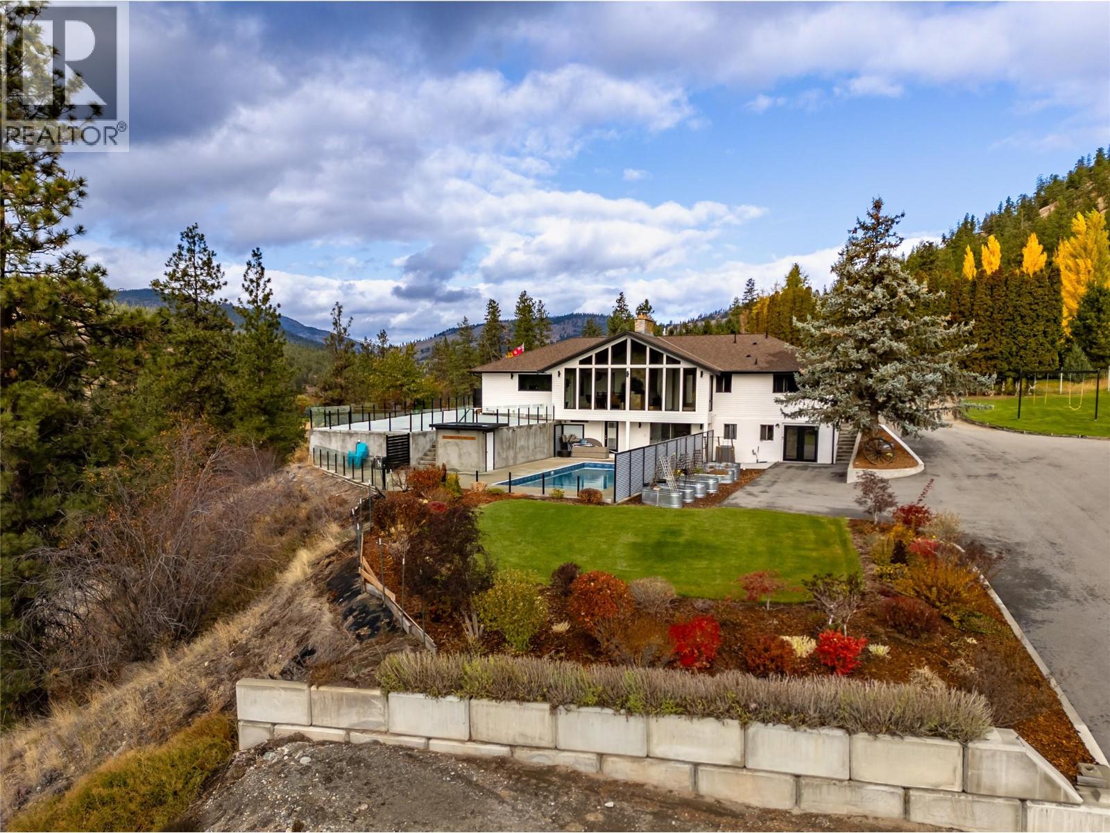 21815 Garnet Valley Road, Summerland