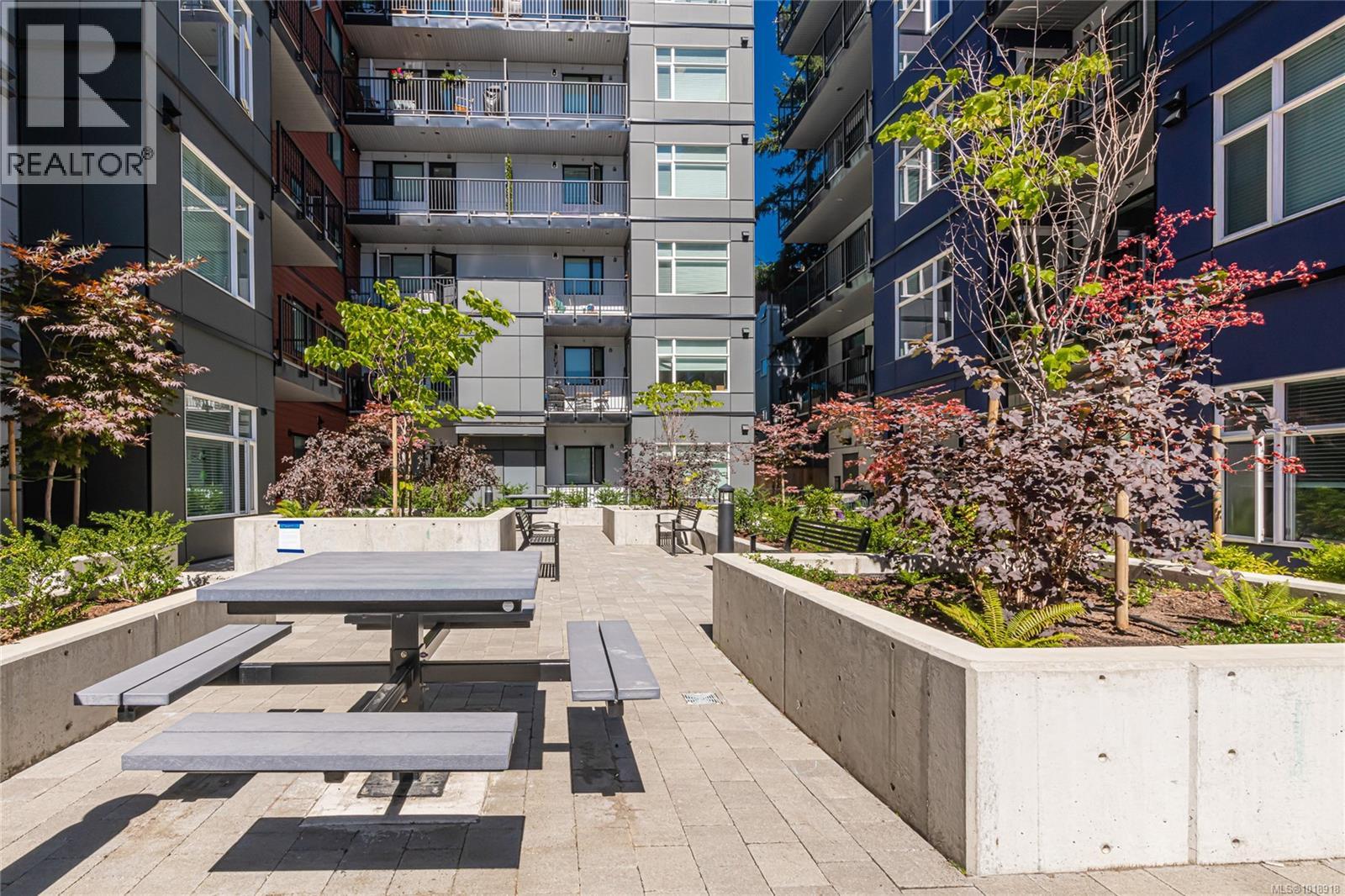 202 2843 Jacklin Road, Langford