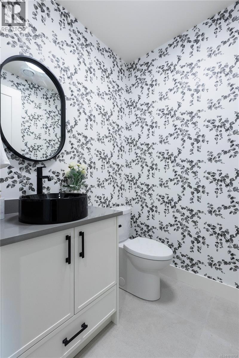  220 Kamloops Avenue, Saanich