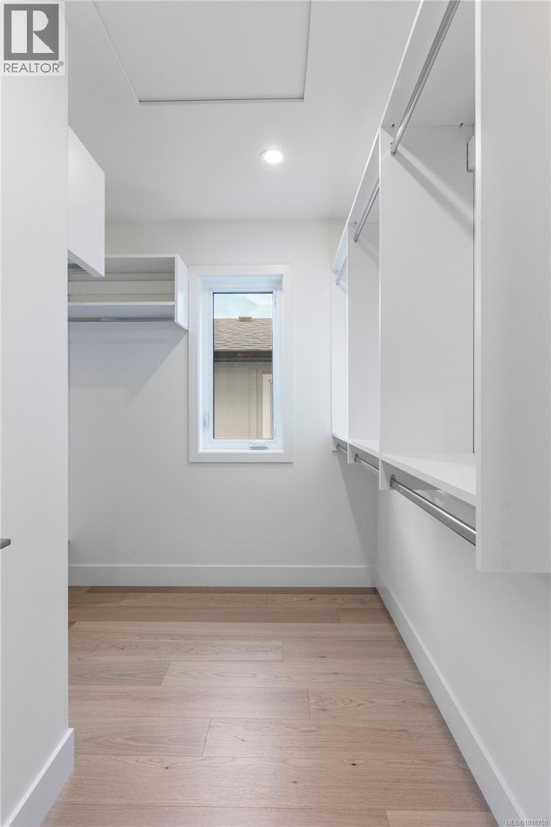  220 Kamloops Avenue, Saanich