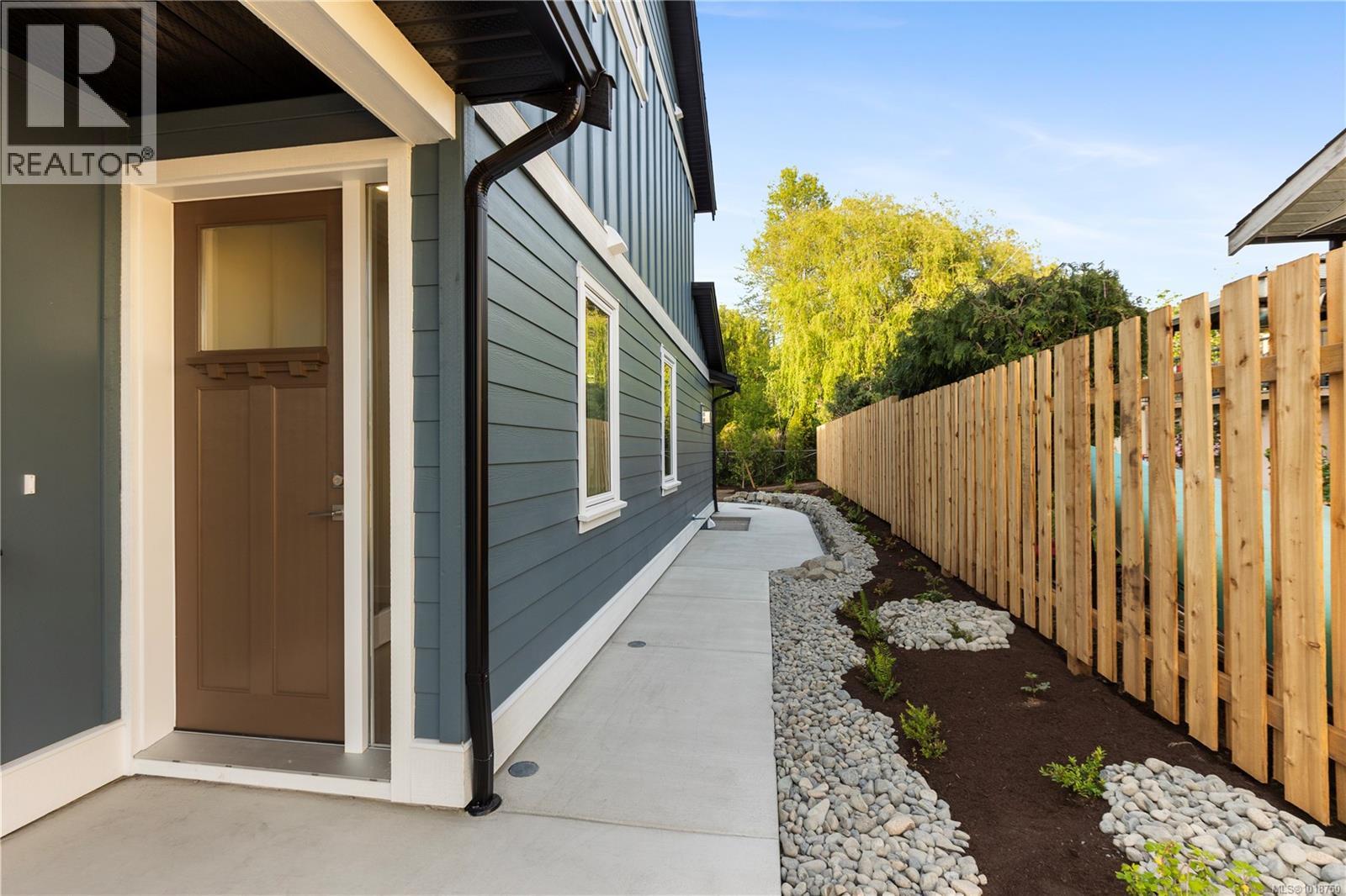  220 Kamloops Avenue, Saanich