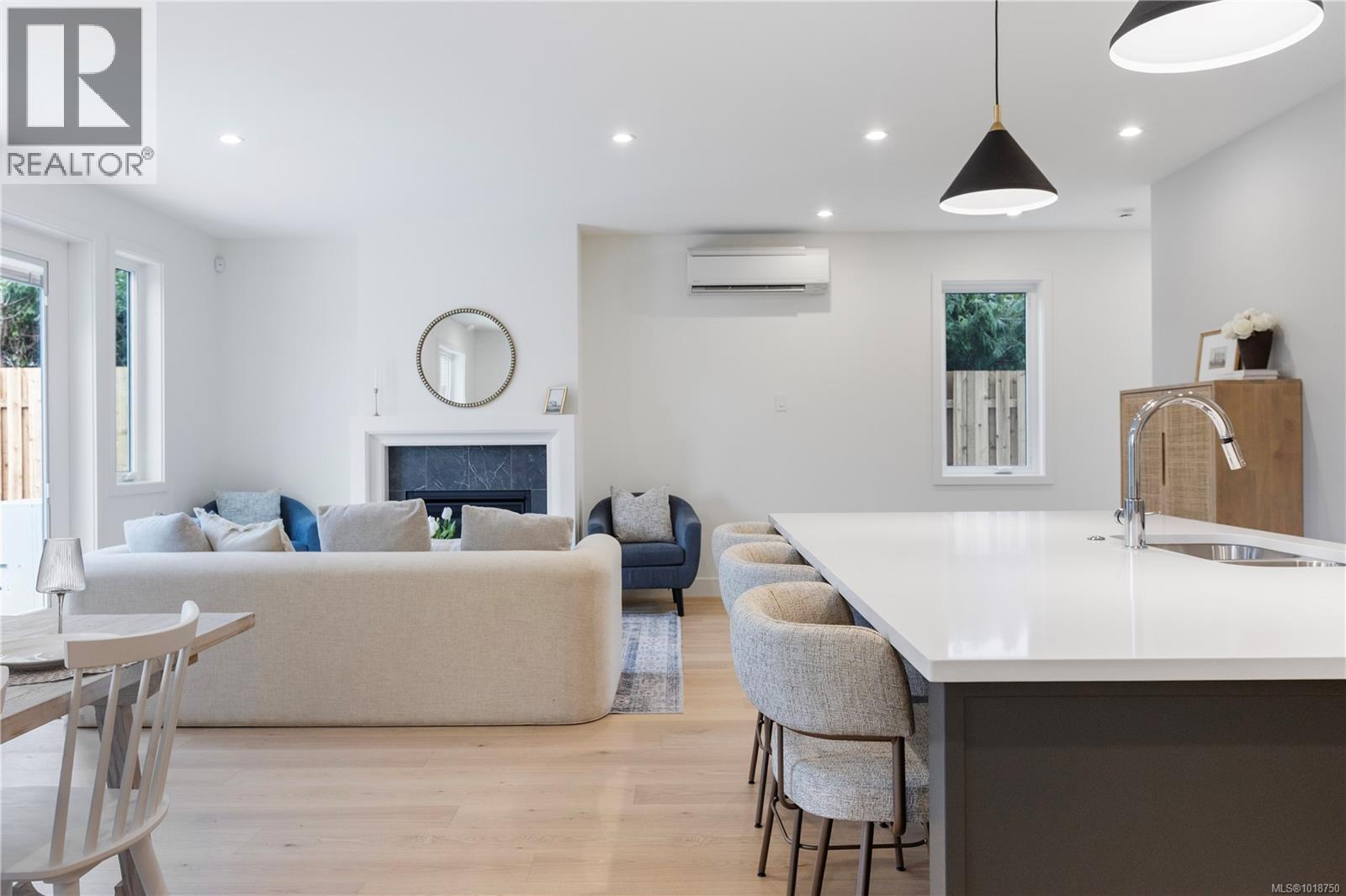  220 Kamloops Avenue, Saanich