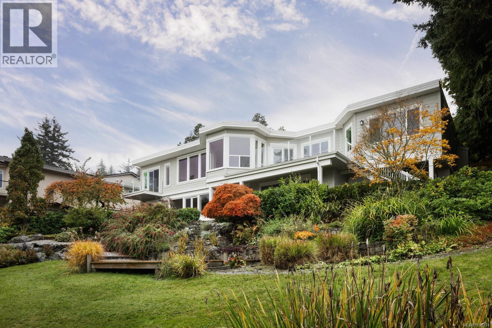  5055 Lochside Drive, Saanich