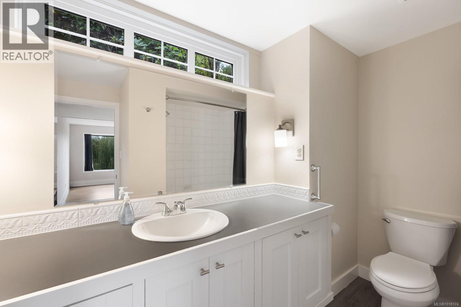  5055 Lochside Drive, Saanich