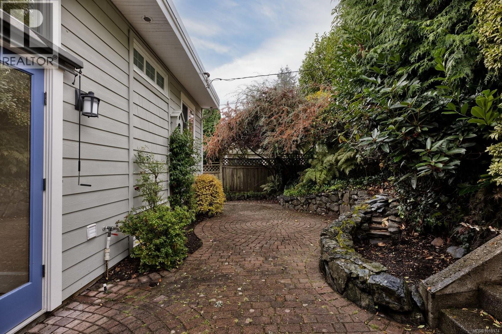  5055 Lochside Drive, Saanich