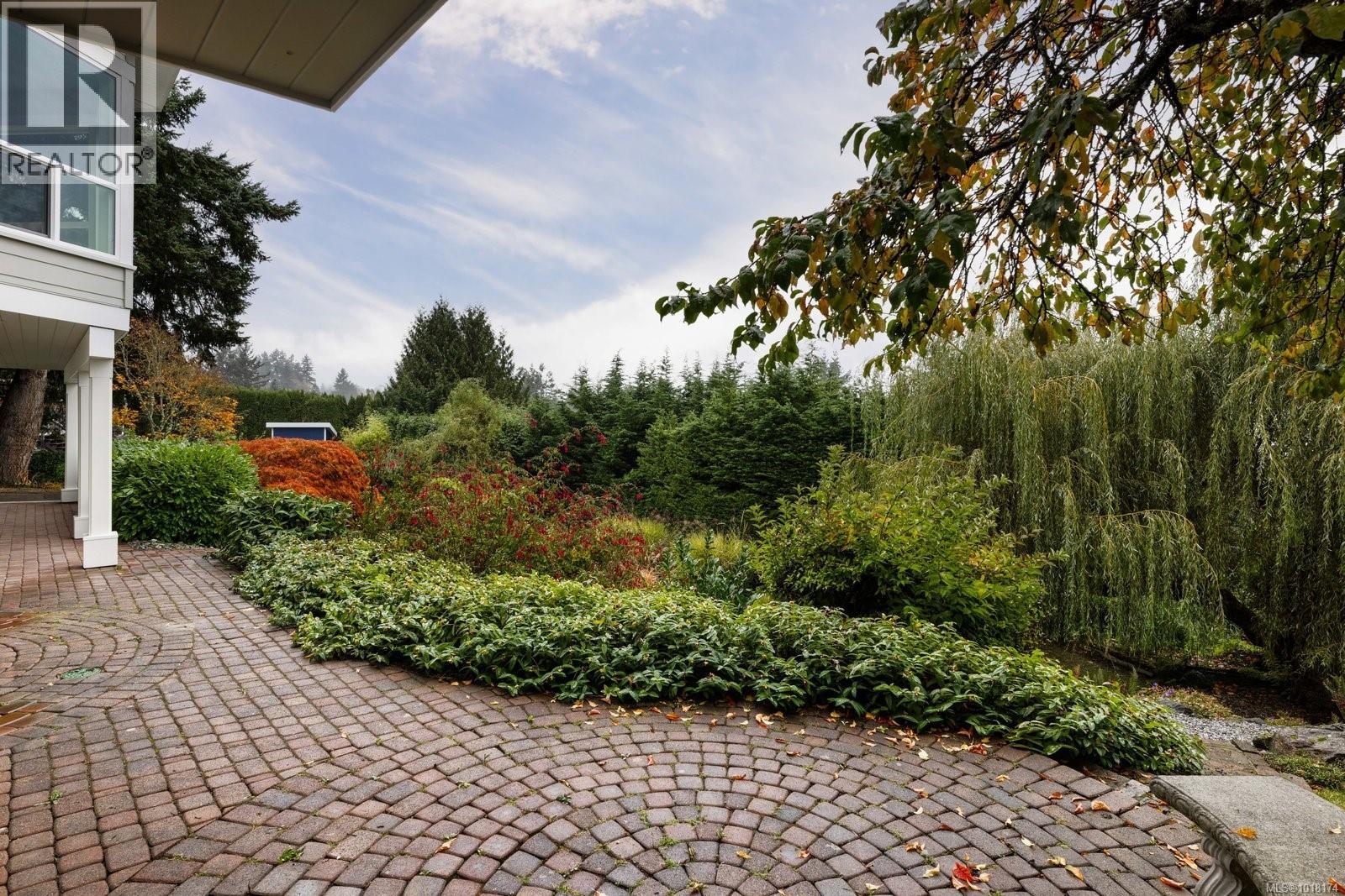  5055 Lochside Drive, Saanich