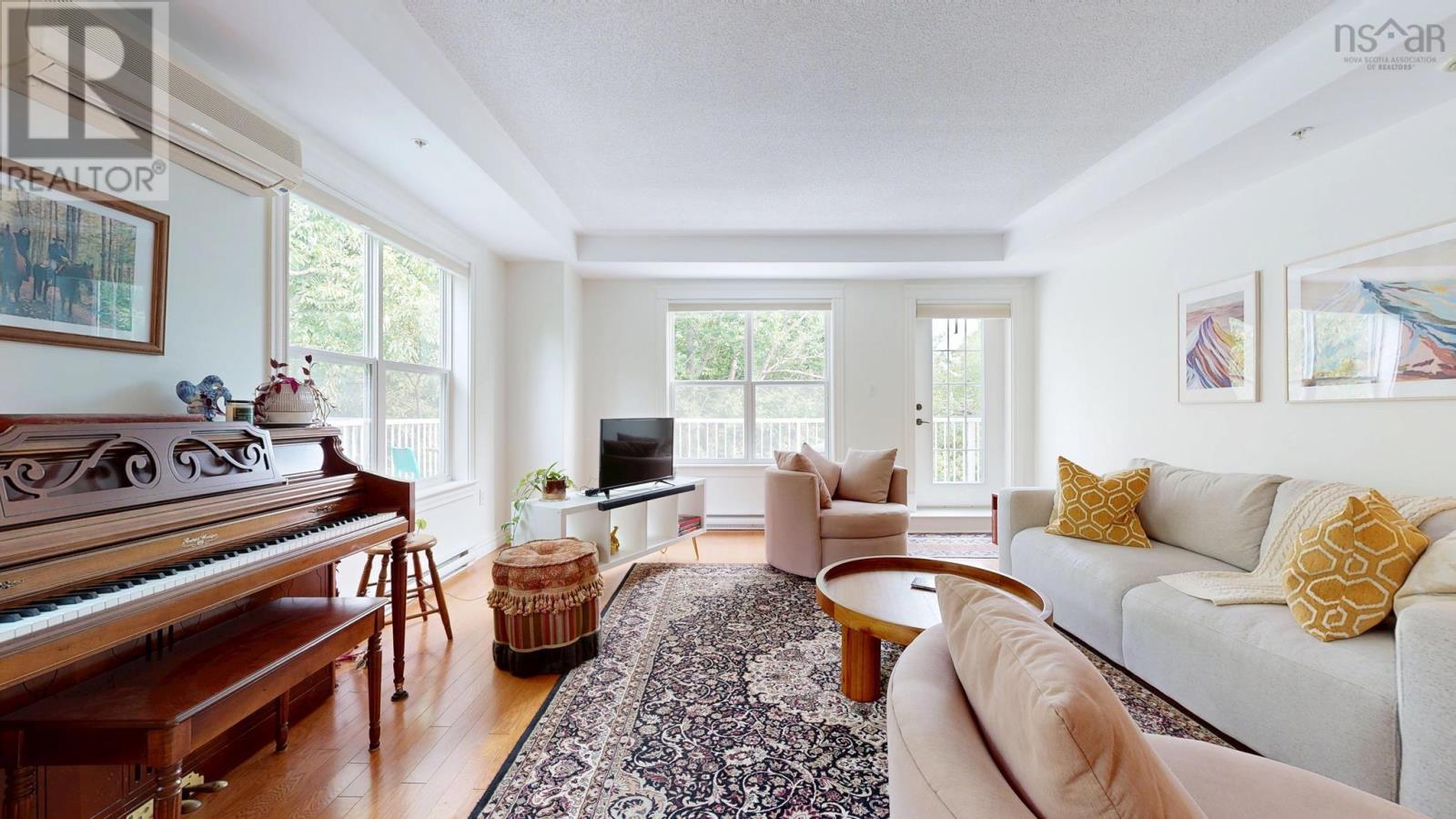 Property 19 of 42 of 308 476 Main Street