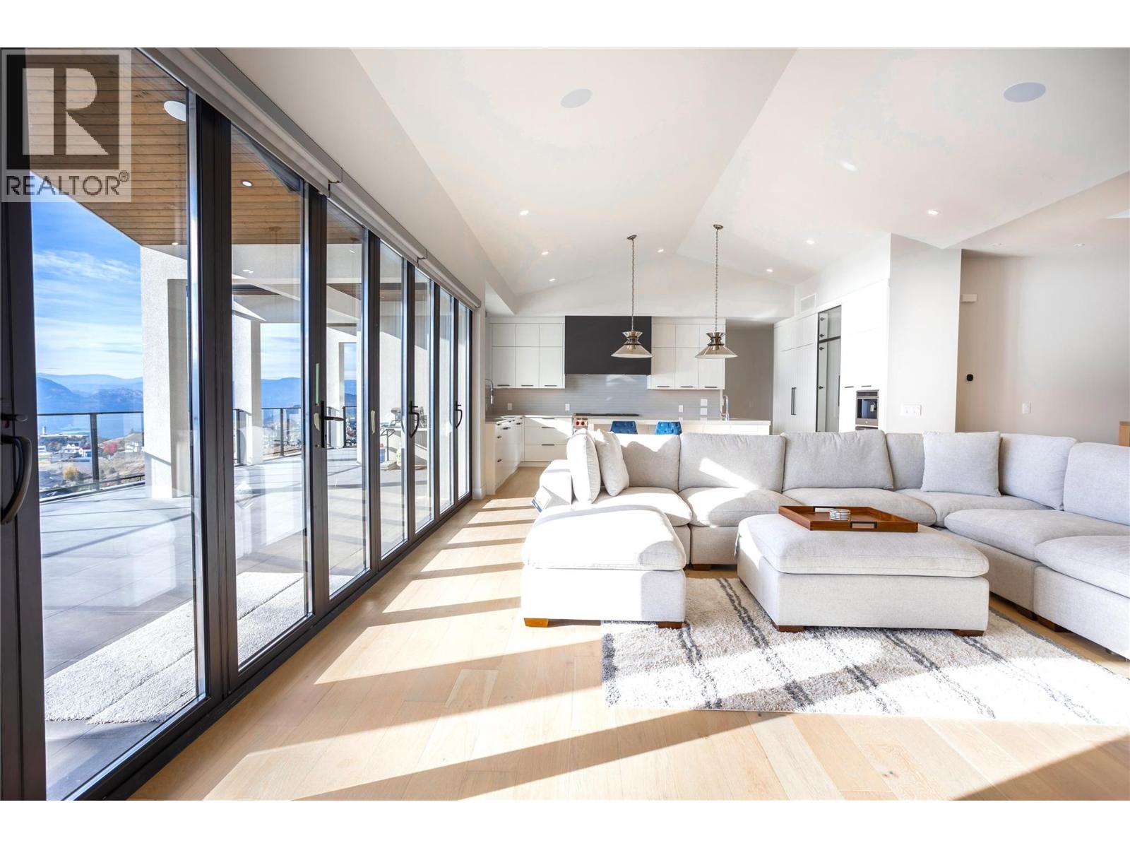  1403 Vineyard Drive, West Kelowna