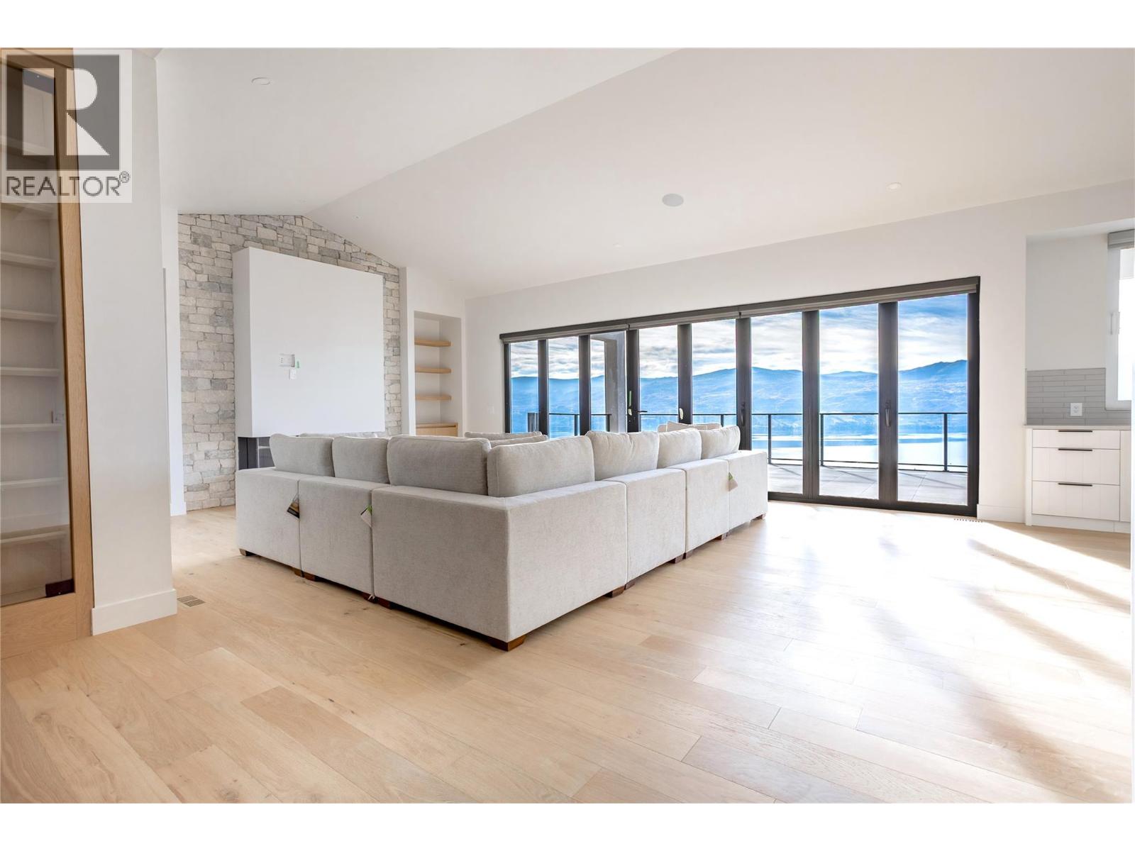  1403 Vineyard Drive, West Kelowna