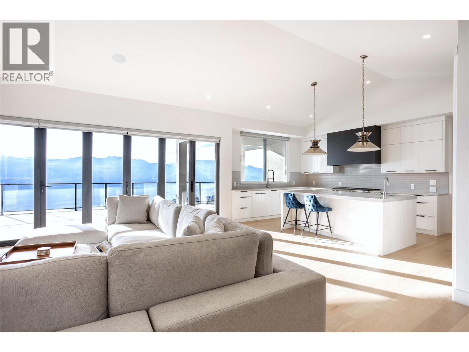  1403 Vineyard Drive, West Kelowna