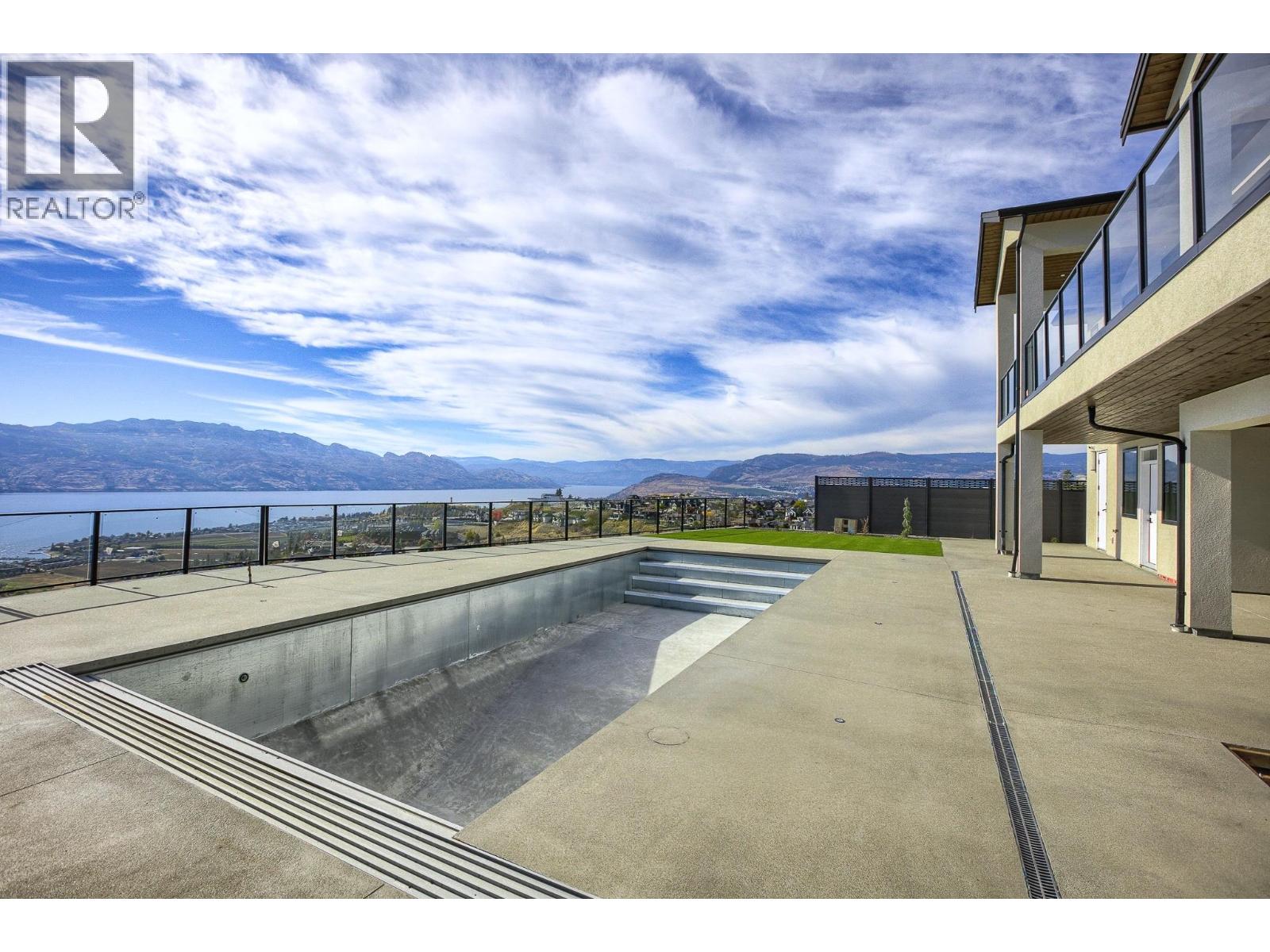  1403 Vineyard Drive, West Kelowna