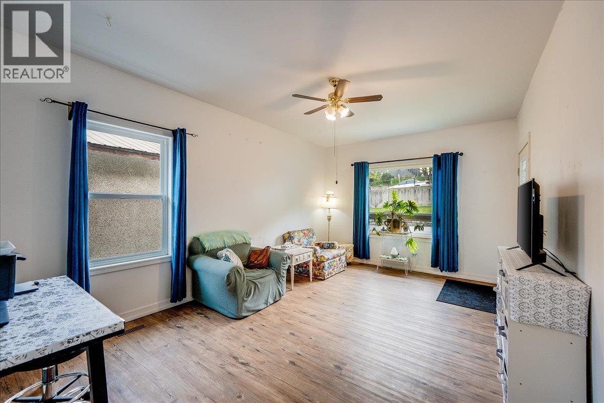 927 Nelson Avenue, Trail