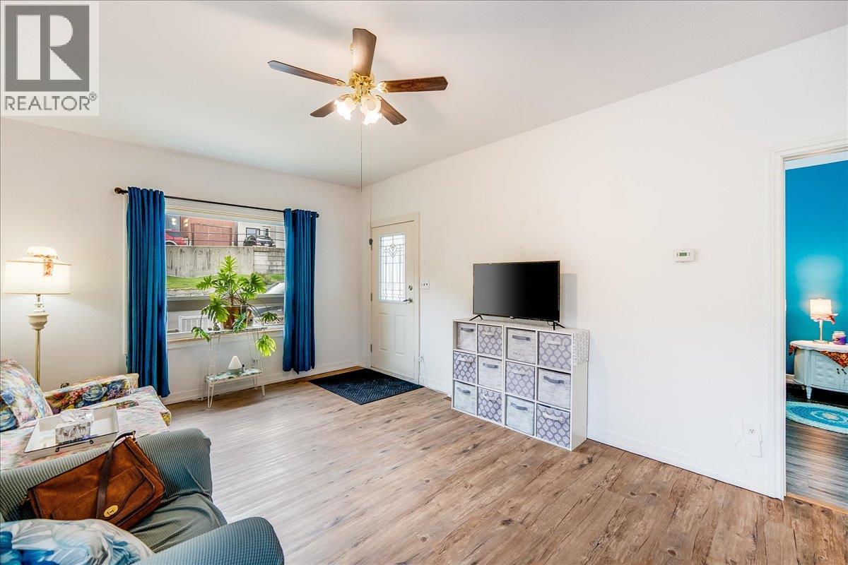 927 Nelson Avenue, Trail