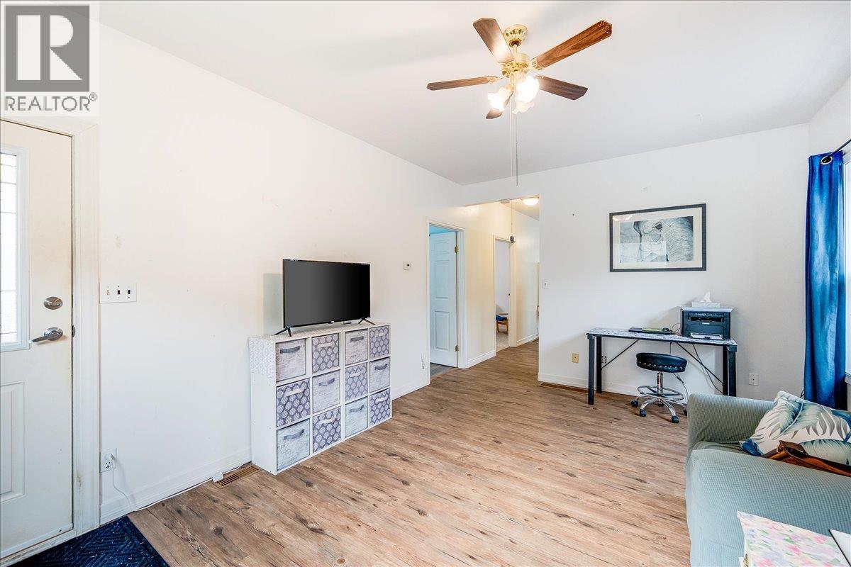 927 Nelson Avenue, Trail