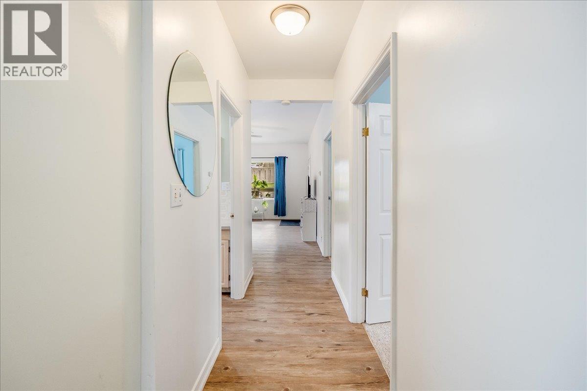 927 Nelson Avenue, Trail