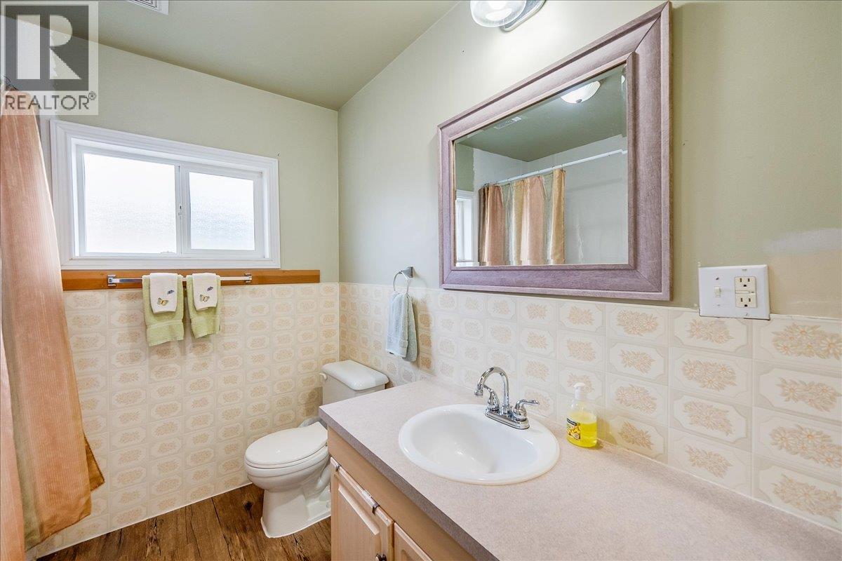 927 Nelson Avenue, Trail