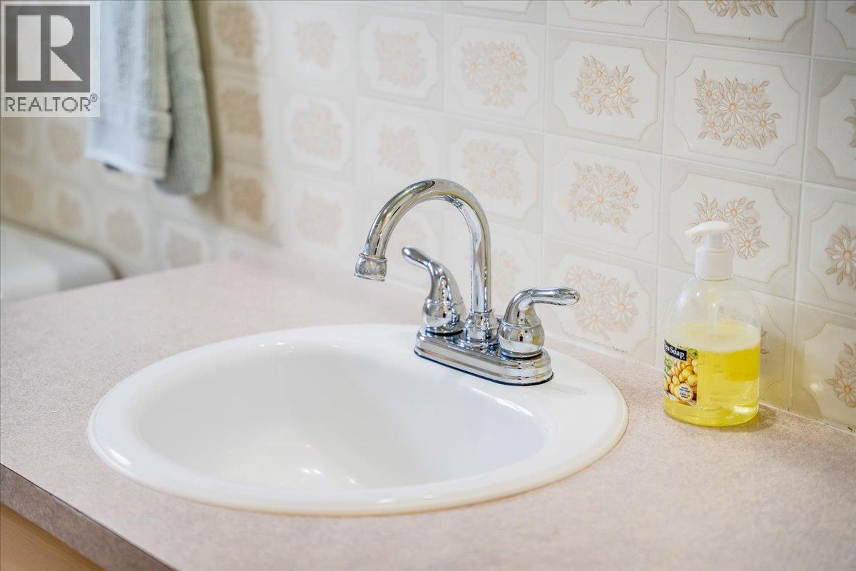 927 Nelson Avenue, Trail