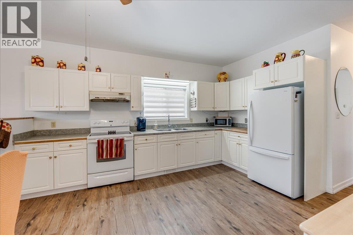 927 Nelson Avenue, Trail