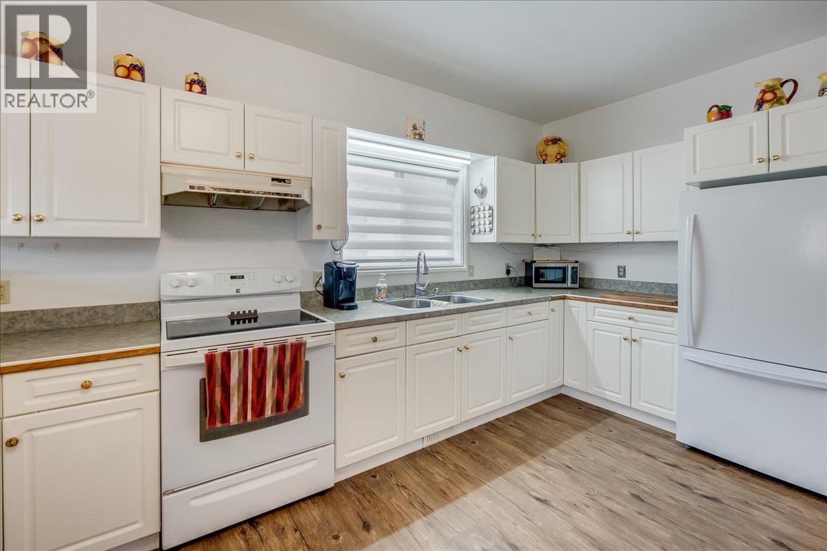 927 Nelson Avenue, Trail