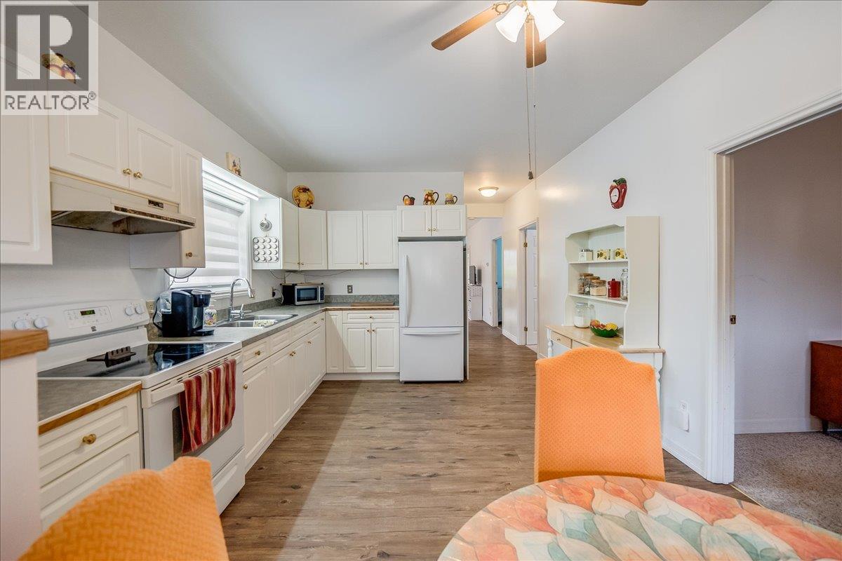 927 Nelson Avenue, Trail