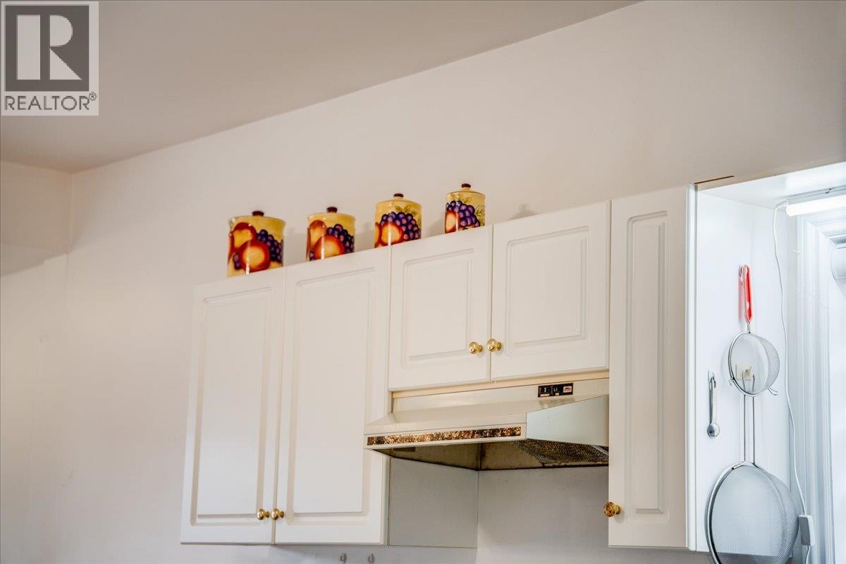 927 Nelson Avenue, Trail