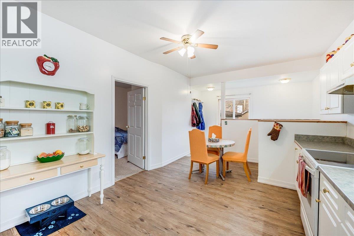 927 Nelson Avenue, Trail