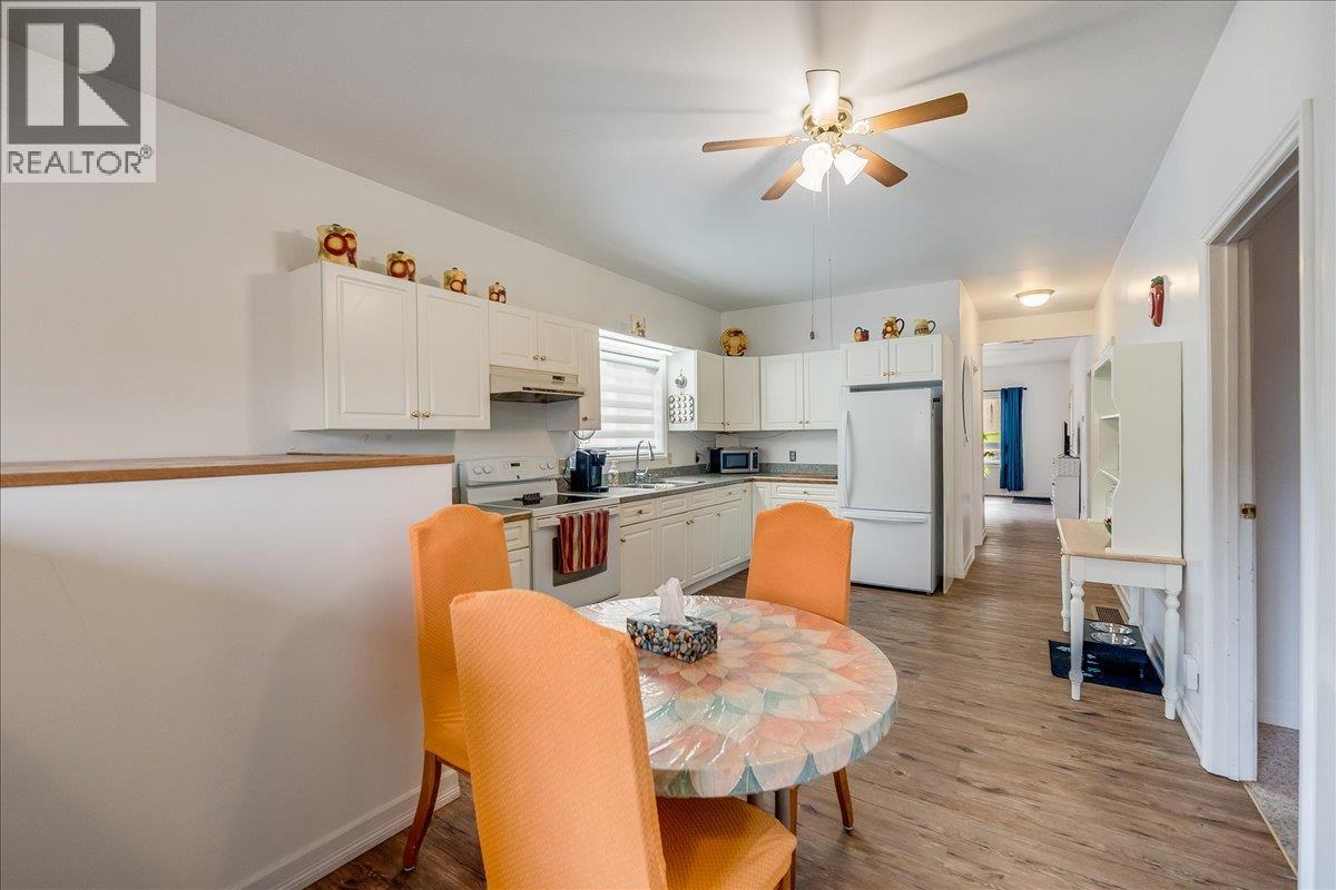 927 Nelson Avenue, Trail