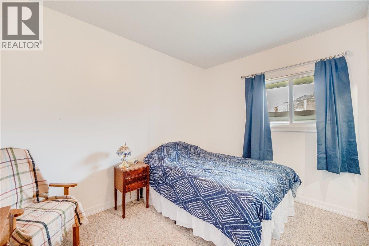 927 Nelson Avenue, Trail