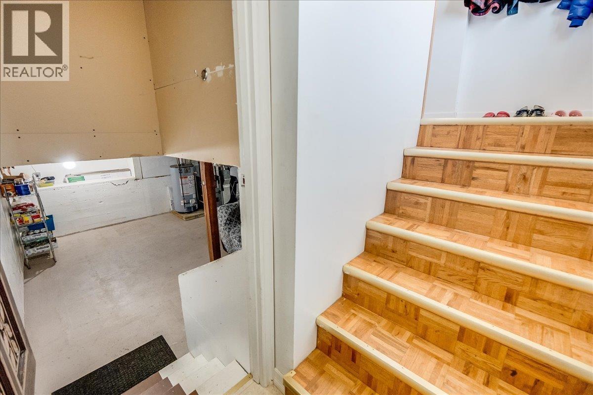 927 Nelson Avenue, Trail