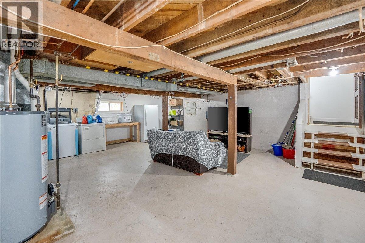 927 Nelson Avenue, Trail