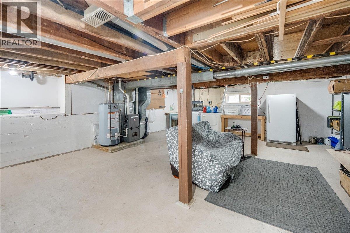 927 Nelson Avenue, Trail