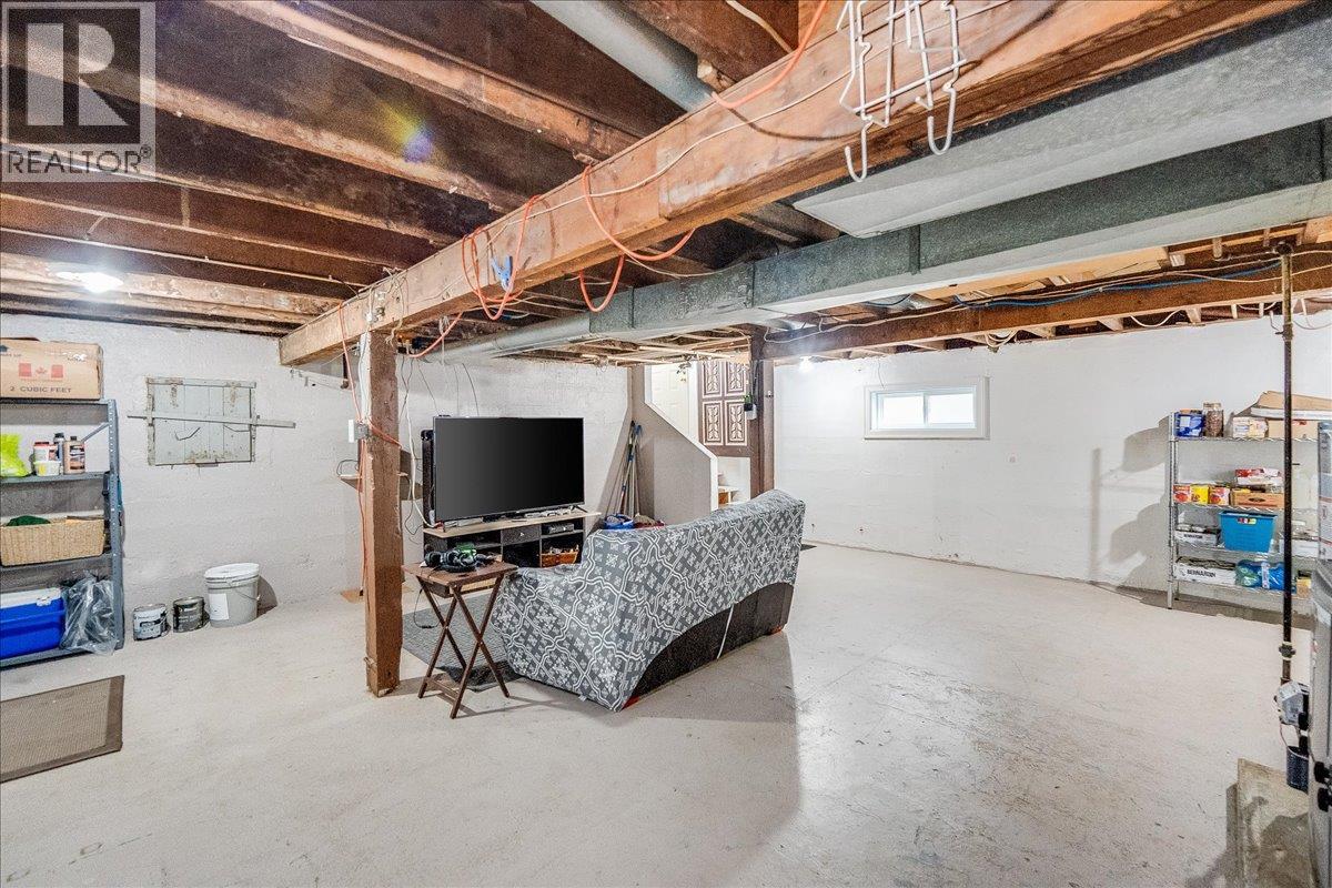 927 Nelson Avenue, Trail