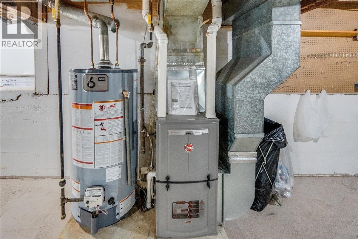 927 Nelson Avenue, Trail