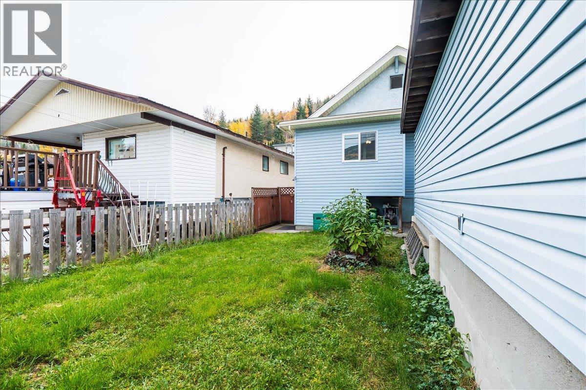 927 Nelson Avenue, Trail