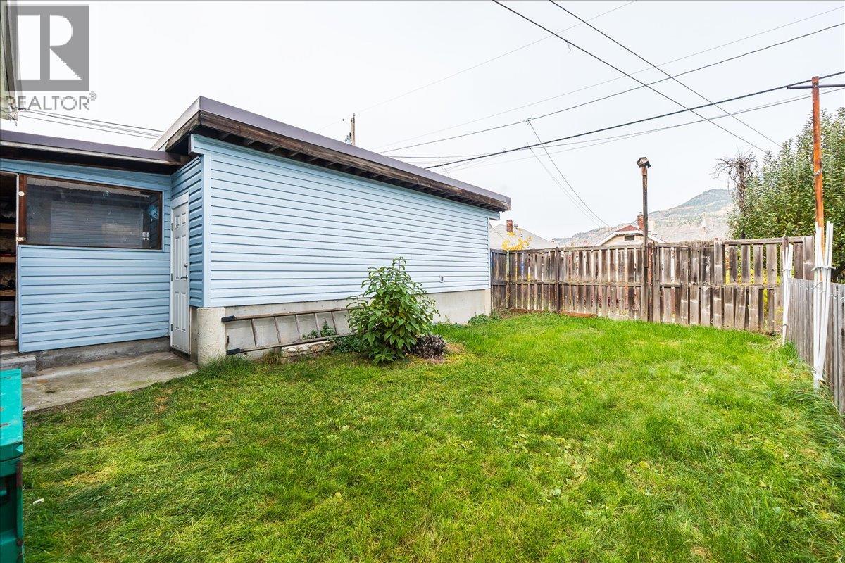 927 Nelson Avenue, Trail