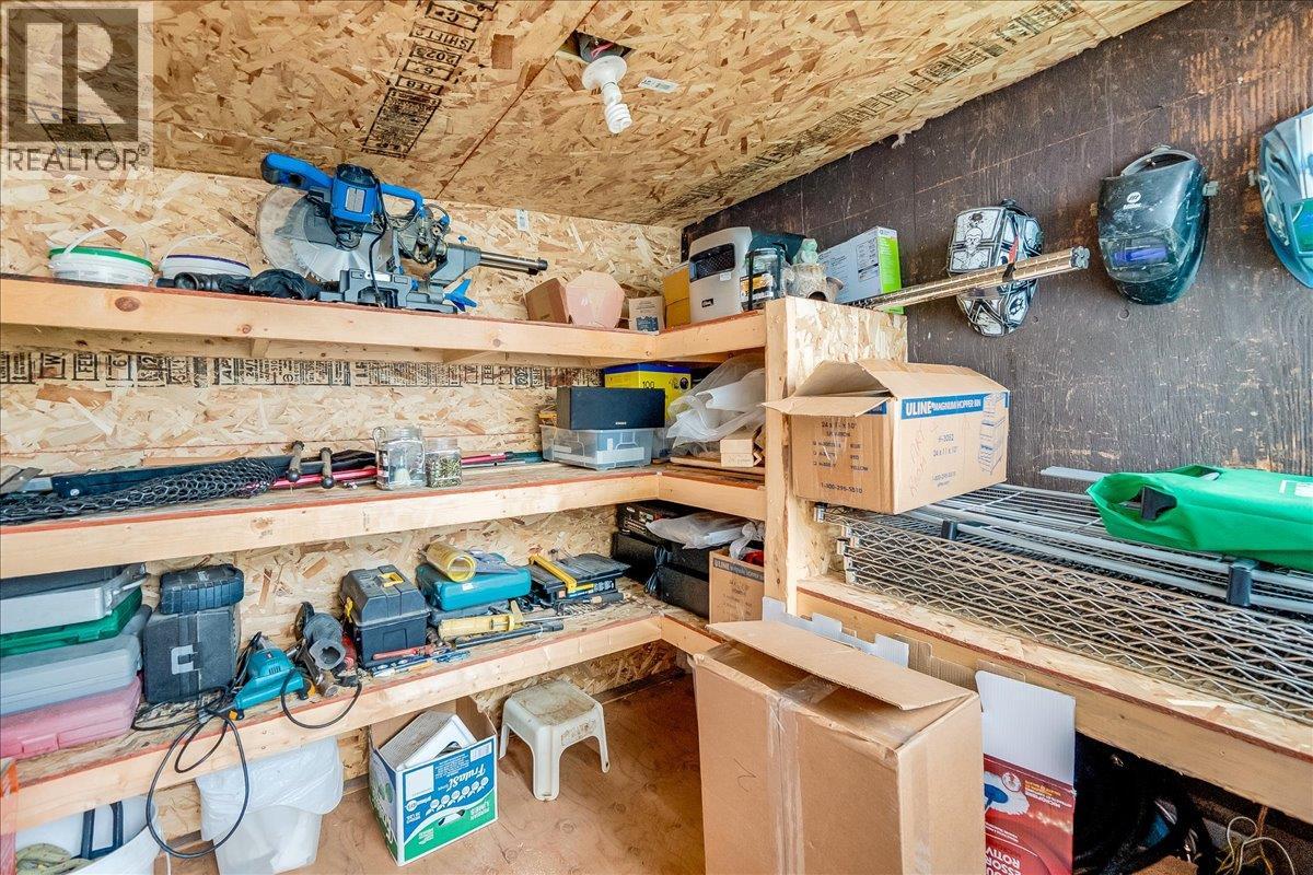 927 Nelson Avenue, Trail