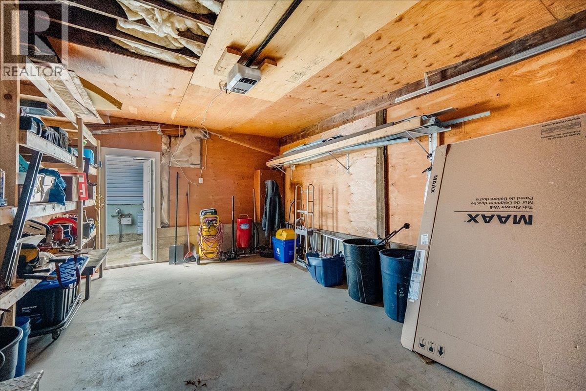 927 Nelson Avenue, Trail