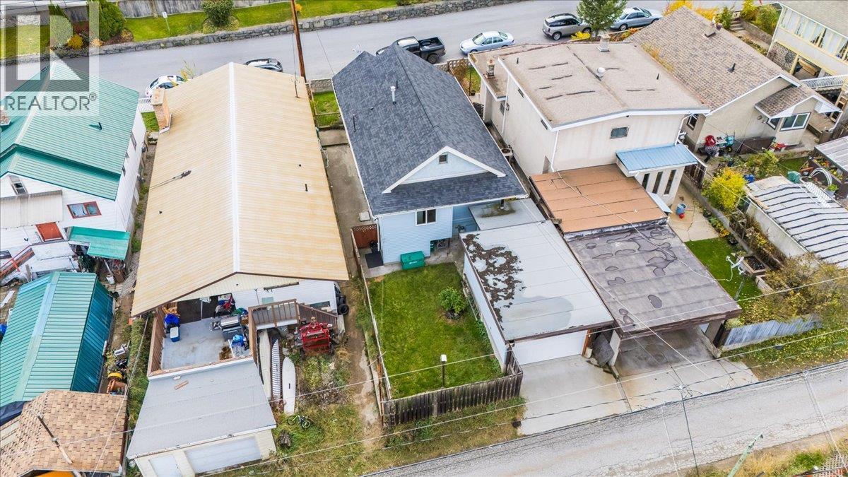 927 Nelson Avenue, Trail