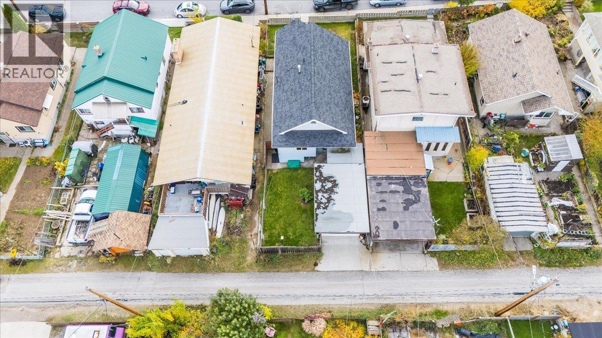 927 Nelson Avenue, Trail