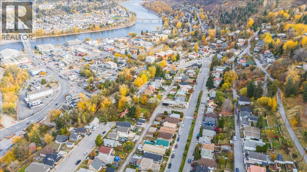 927 Nelson Avenue, Trail