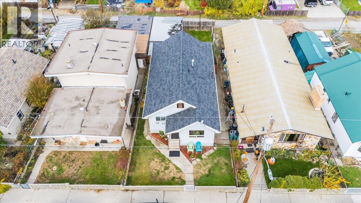 927 Nelson Avenue, Trail