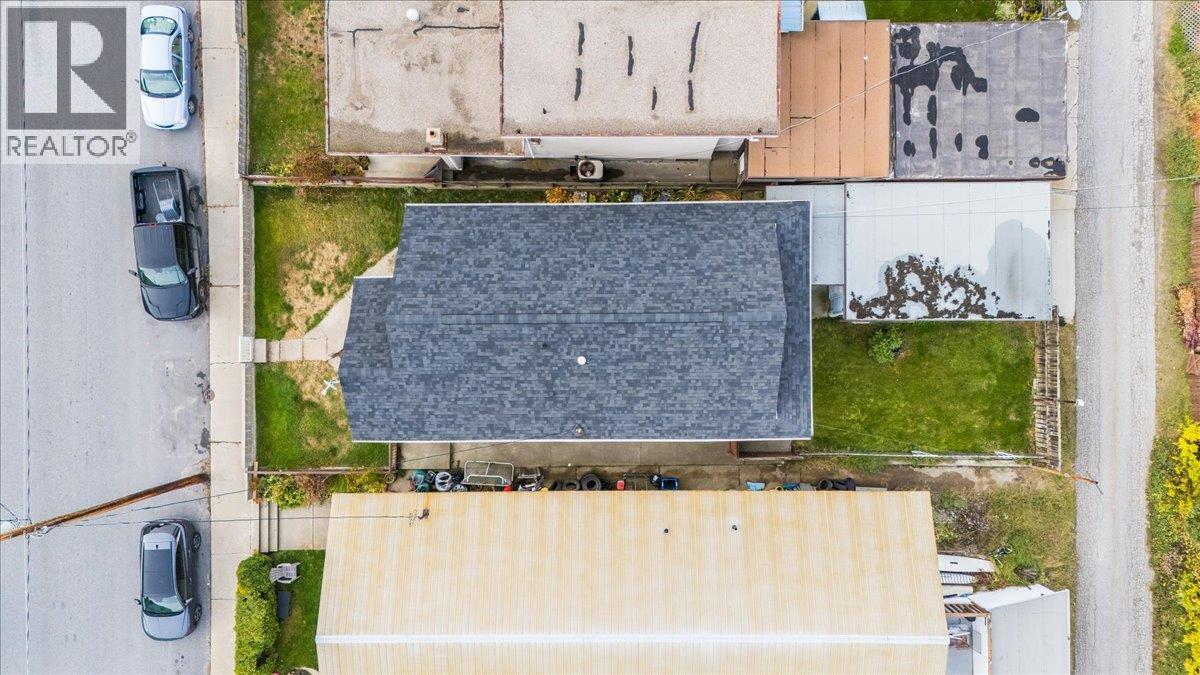 927 Nelson Avenue, Trail